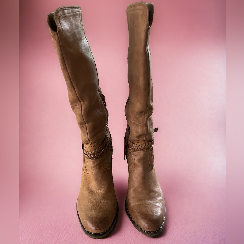 Matisse Tan Boots. Size 8M. Excellent Condition-Like New.
